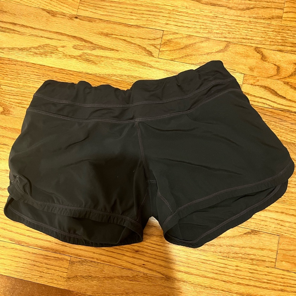 Woman’s Lululemon shorts in perfect condition size 8